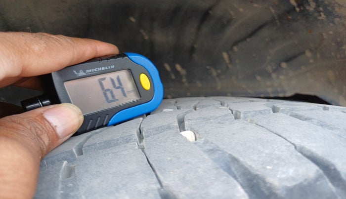 2012 Toyota Fortuner 3.0 4X2 MT, Diesel, Manual, 2,22,624 km, tyre