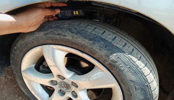 2012 Skoda Rapid ELEGANCE 1.6 TDI CR MT, Diesel, Manual, 93,683 km, tyre