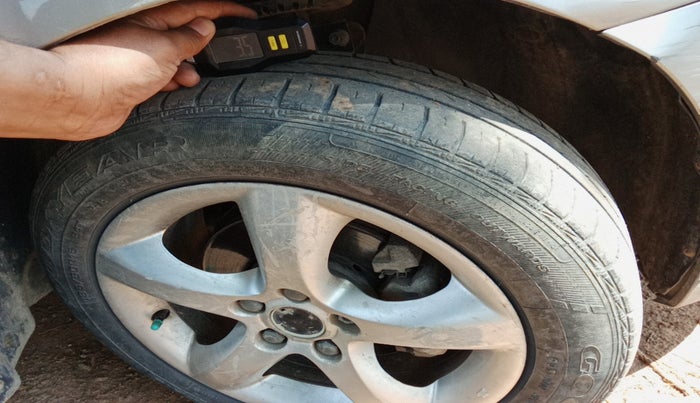 2012 Skoda Rapid ELEGANCE 1.6 TDI CR MT, Diesel, Manual, 93,683 km, tyre