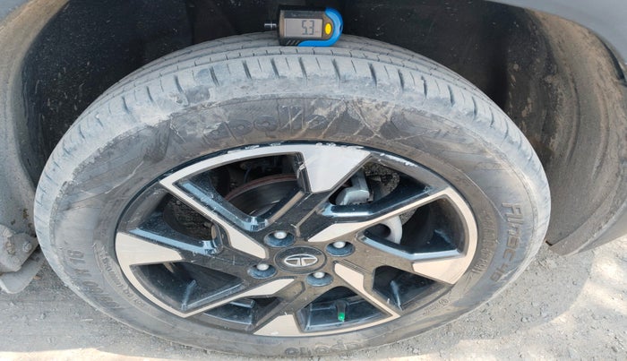 2023 Tata PUNCH ACCOMPLISHED DAZZLE PACK AMT, Petrol, Automatic, 37,345 km, tyre