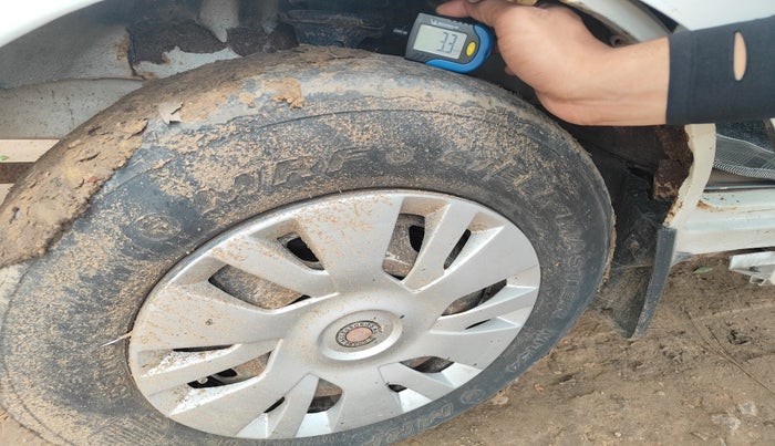 2014 Maruti Eeco 5 STR, Petrol, Manual, 1,55,603 km, tyre