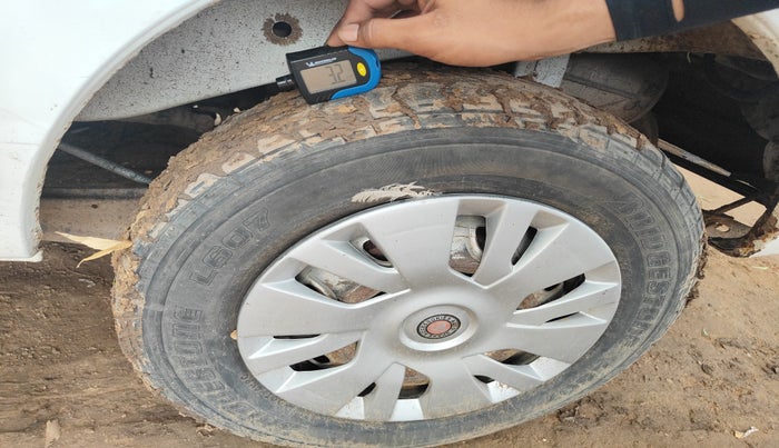 2014 Maruti Eeco 5 STR, Petrol, Manual, 1,55,603 km, tyre