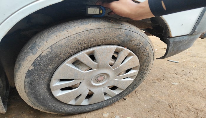 2014 Maruti Eeco 5 STR, Petrol, Manual, 1,55,603 km, tyre