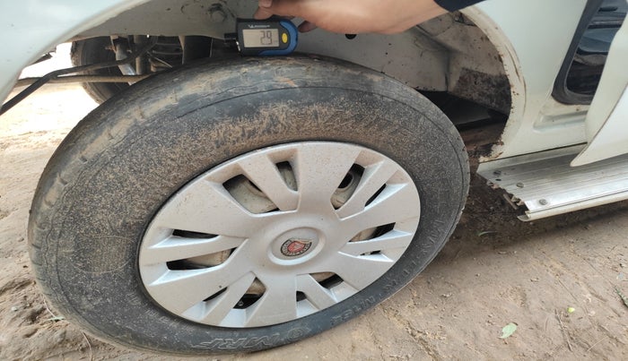 2014 Maruti Eeco 5 STR, Petrol, Manual, 1,55,603 km, tyre