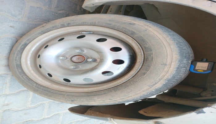 2013 Maruti Wagon R 1.0 LXI, Petrol, Manual, 87,203 km, tyre
