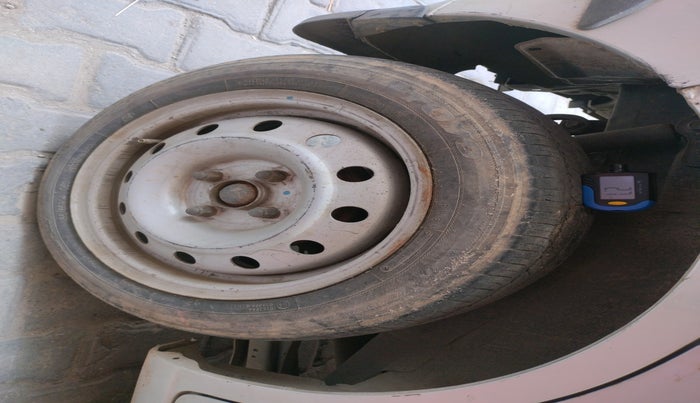 2013 Maruti Wagon R 1.0 LXI, Petrol, Manual, 87,203 km, tyre