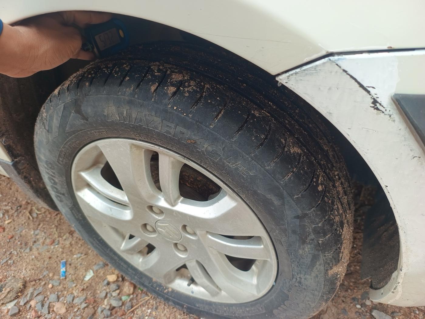 2012 Maruti Swift Dzire ZXI, Petrol, Manual, 92,897 km, tyre