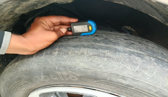 2014 Nissan Terrano XL (D), Diesel, Manual, 1,17,380 km, tyre