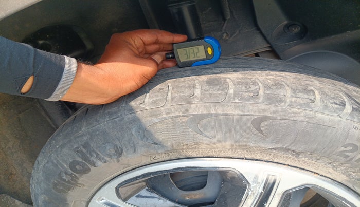 2014 Nissan Terrano XL (D), Diesel, Manual, 1,17,380 km, tyre