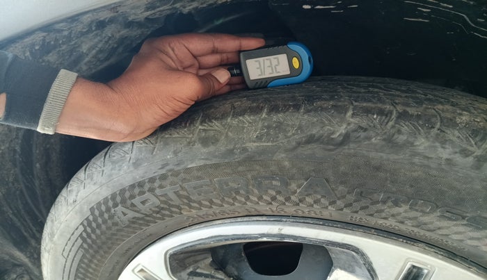 2014 Nissan Terrano XL (D), Diesel, Manual, 1,17,380 km, tyre