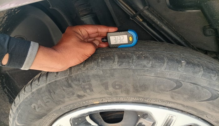 2014 Nissan Terrano XL (D), Diesel, Manual, 1,17,380 km, tyre