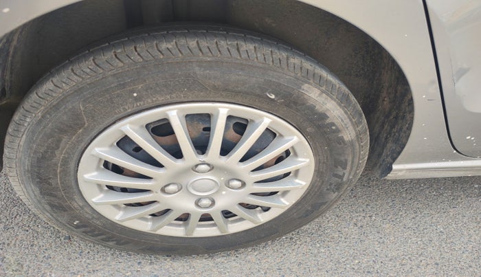 2012 Skoda Rapid AMBITION 1.6 TDI CR MT, Diesel, Manual, 74,296 km, tyre