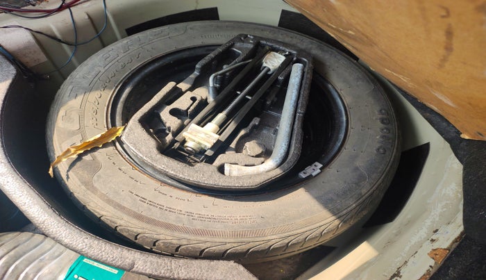 2012 Skoda Rapid AMBITION 1.6 TDI CR MT, Diesel, Manual, 74,296 km, tyre