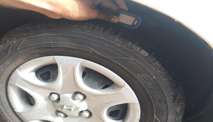 2010 Hyundai Accent EXECUTIVE, Petrol, Manual, 1,18,640 km, tyre