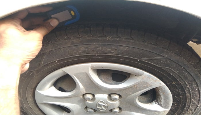 2010 Hyundai Accent EXECUTIVE, Petrol, Manual, 1,18,640 km, tyre