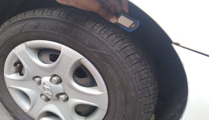 2010 Hyundai Accent EXECUTIVE, Petrol, Manual, 1,18,640 km, tyre