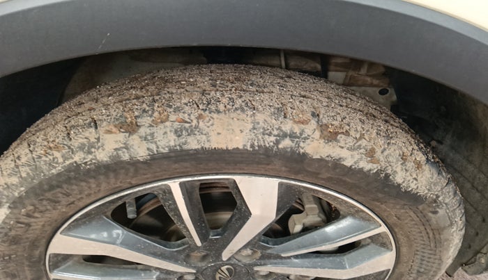 2019 Mahindra XUV300 W8 (O) 1.5 DIESEL AMT, Diesel, Automatic, 73,806 km, tyre