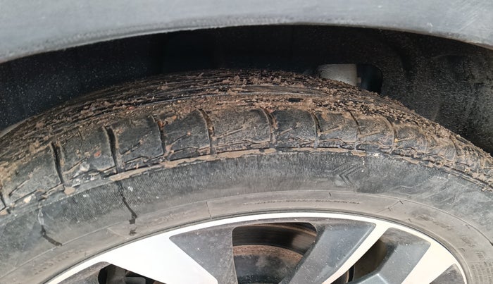2019 Mahindra XUV300 W8 (O) 1.5 DIESEL AMT, Diesel, Automatic, 73,806 km, tyre