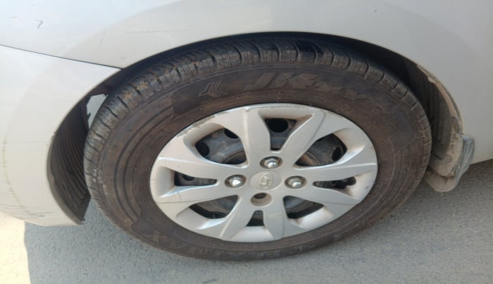 2014 Hyundai Eon 1.0 MAGNA +, Petrol, Manual, 49,201 km, tyre