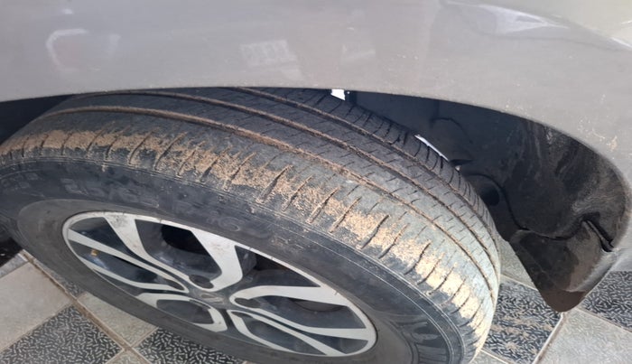 2014 Nissan Terrano XV D THP 110 PS, Diesel, Manual, 1,33,393 km, tyre