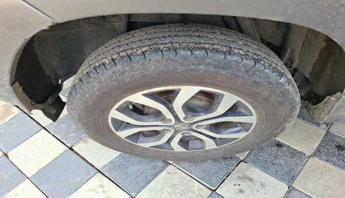 2014 Nissan Terrano XV D THP 110 PS, Diesel, Manual, 1,33,393 km, tyre