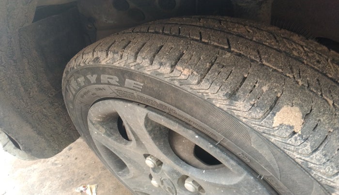 2012 Hyundai Accent GLE, Petrol, Manual, 1,27,042 km, tyre