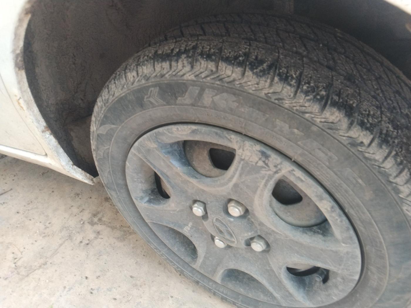 2012 Hyundai Accent GLE, Petrol, Manual, 1,27,042 km, tyre