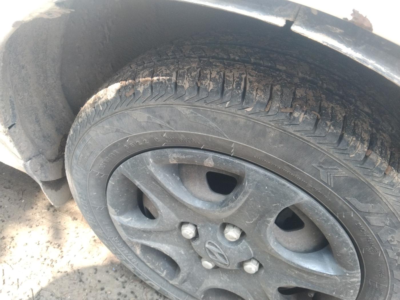 2012 Hyundai Accent GLE, Petrol, Manual, 1,27,042 km, tyre