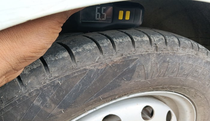 2012 Hyundai i10 ERA 1.1, Petrol, Manual, 1,44,645 km, tyre