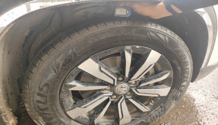 2019 MG HECTOR SHARP 2.0 DIESEL, Diesel, Manual, 1,18,095 km, tyre