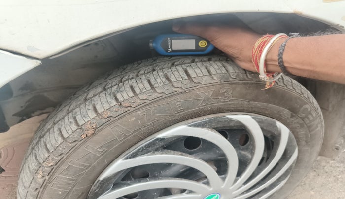 2011 Maruti Wagon R 1.0 VXI, Petrol, Manual, 1,37,049 km, tyre