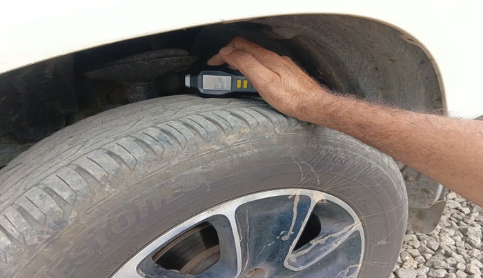 2017 Renault Duster RXS CVT, Petrol, Automatic, 1,07,890 km, tyre