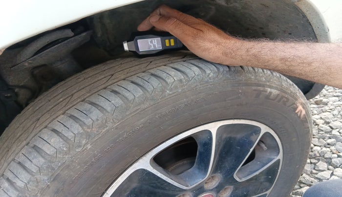 2017 Renault Duster RXS CVT, Petrol, Automatic, 1,07,890 km, tyre