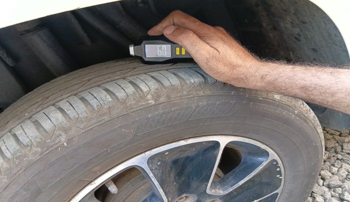 2017 Renault Duster RXS CVT, Petrol, Automatic, 1,07,890 km, tyre