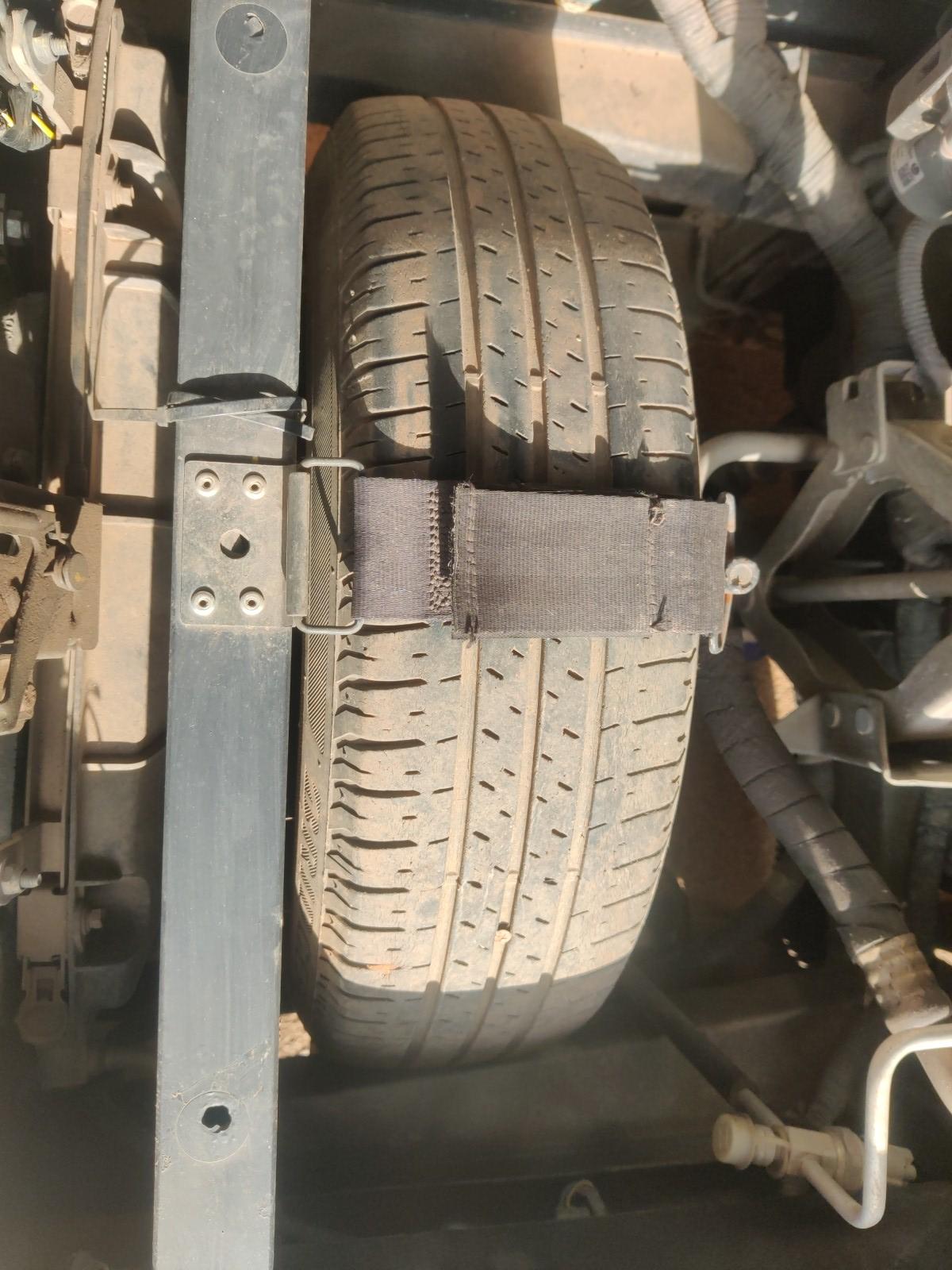 2015 Mahindra E2O T2, Electric, Automatic, 91,000 km, tyre