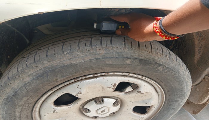 2013 Renault Duster 85 PS RXL DIESEL, Diesel, Manual, 1,24,926 km, tyre