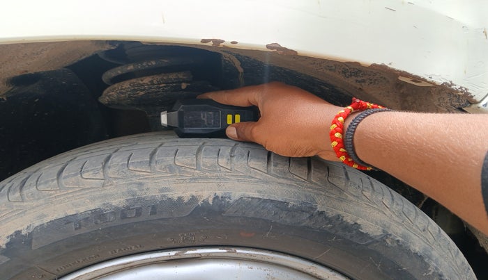 2013 Renault Duster 85 PS RXL DIESEL, Diesel, Manual, 1,24,926 km, tyre