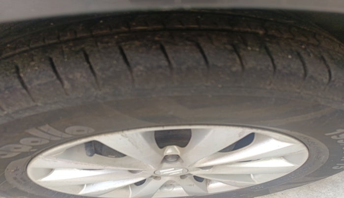 2014 Maruti Ertiga ZXI, Petrol, Manual, 71,309 km, tyre