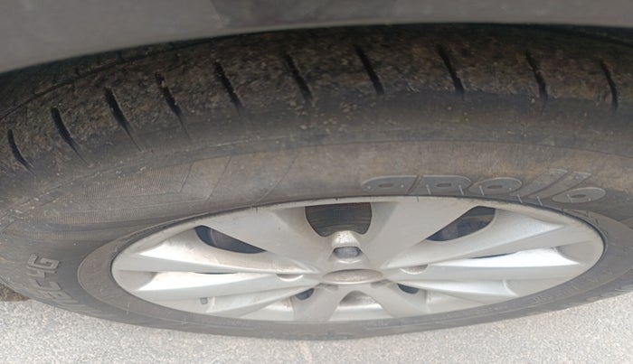 2014 Maruti Ertiga ZXI, Petrol, Manual, 71,309 km, tyre