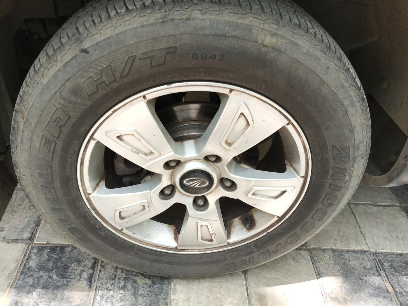 2012 Mahindra XUV500 W8, Diesel, Manual, 1,51,381 km, tyre