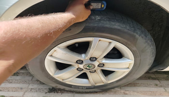 2011 Skoda Laura AMBIENTE 1.8 TSI, Petrol, Manual, 87,753 km, tyre