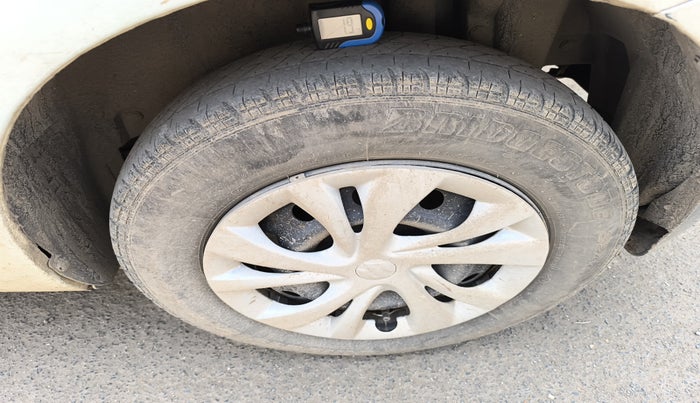 2014 Maruti Swift VXI, Petrol, Manual, 2,73,000 km, tyre