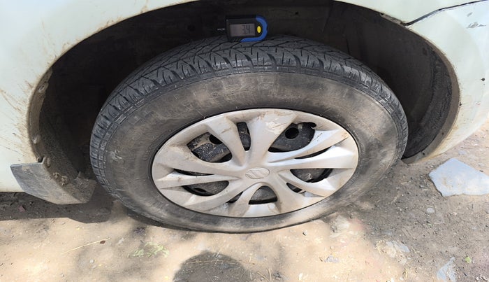 2014 Maruti Swift VXI, Petrol, Manual, 2,73,000 km, tyre