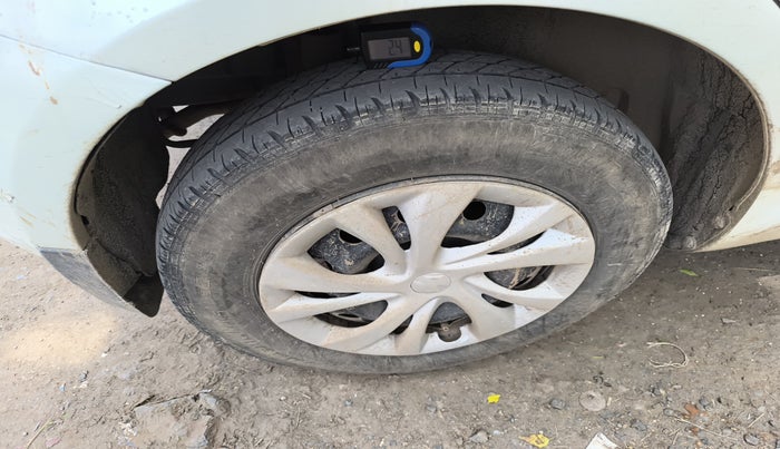 2014 Maruti Swift VXI, Petrol, Manual, 2,73,000 km, tyre