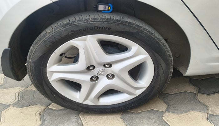 2017 Hyundai Elite i20 ASTA 1.2, Petrol, Manual, 77,797 km, tyre