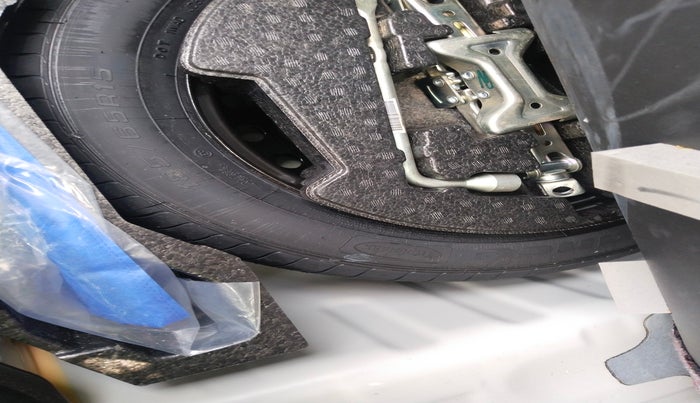 2022 Maruti Ciaz ZETA 1.5 SHVS MT PETROL, Petrol, Manual, 15,469 km, tyre