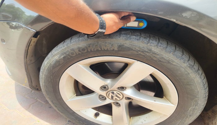 2012 Volkswagen Passat HIGHLINE DSG, Diesel, Automatic, 1,64,447 km, tyre