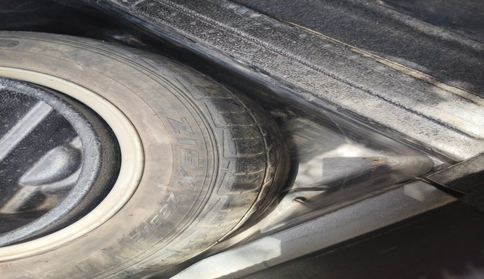 2012 Volkswagen Passat HIGHLINE DSG, Diesel, Automatic, 1,64,447 km, tyre