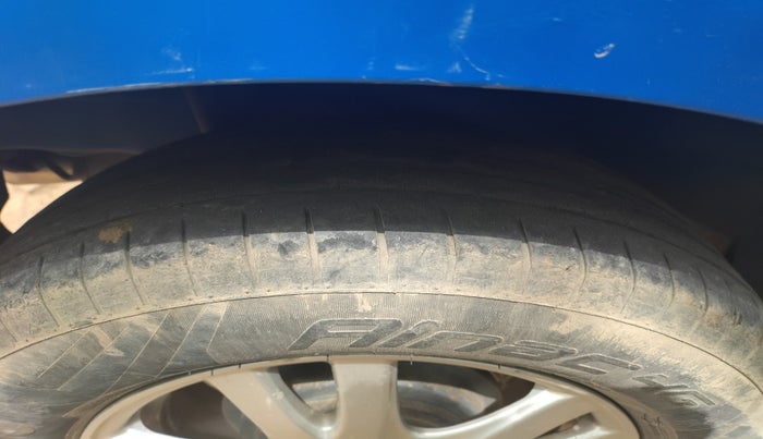 2012 Honda Brio V MT, Petrol, Manual, 65,900 km, tyre