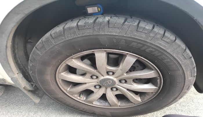 2016 Mahindra XUV500 W10, Diesel, Manual, 78,602 km, tyre